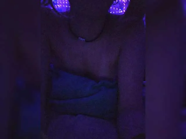 Swswsw-1 – webcam model profile photo Image 2