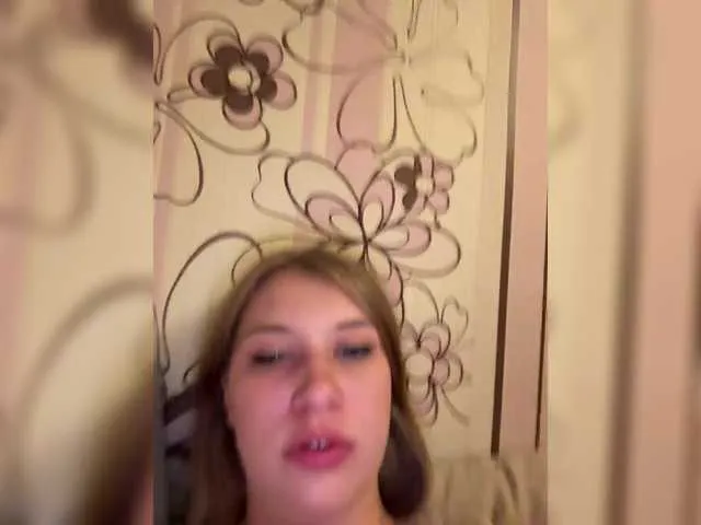 Ptashkaa – webcam model profile photo Image 4