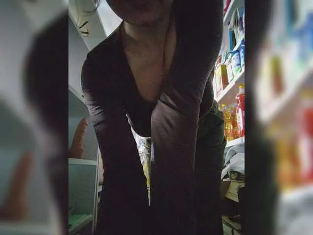 Taanni – webcam model profile photo Image 19