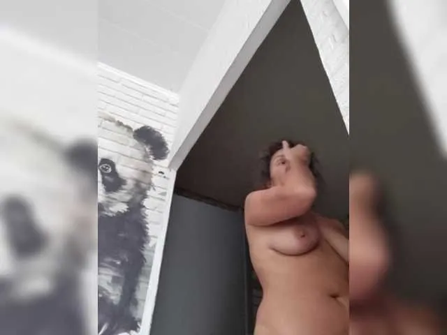 PinkyPai – webcam model profile photo Image 16