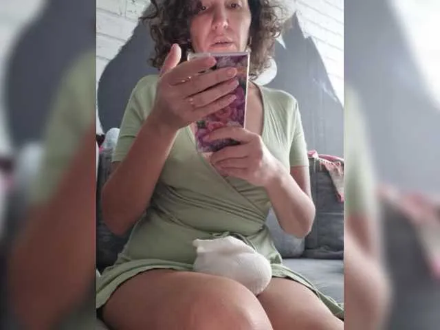 PinkyPai – webcam model profile photo Image 17