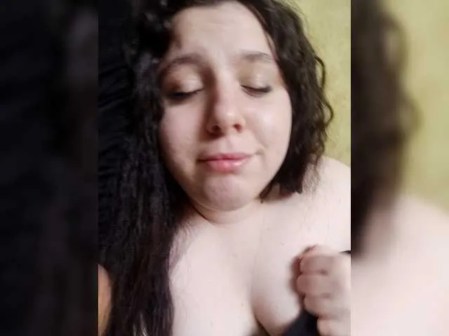 LuckyStar – webcam model profile photo Image 7