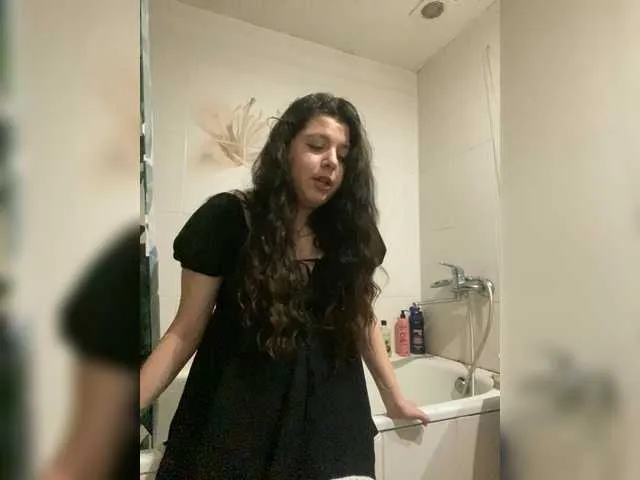 LuckyStar – webcam model profile photo Image 9