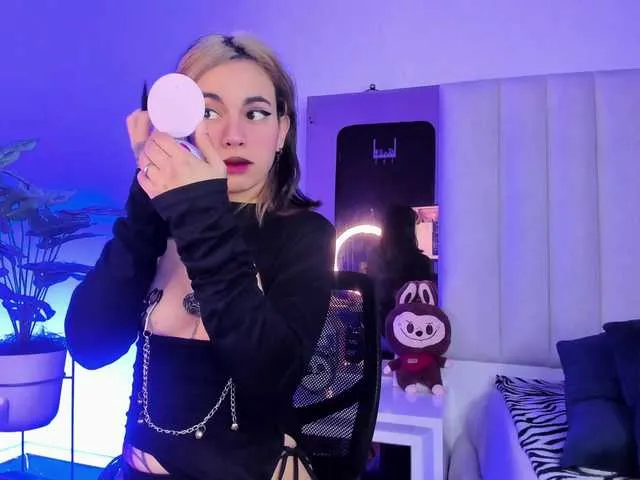 Enchantix – webcam model profile photo Image 15