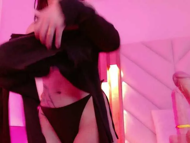 Enchantix – webcam model profile photo Image 8