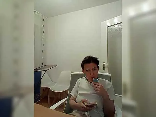 hina_porn – webcam model profile photo Image 18