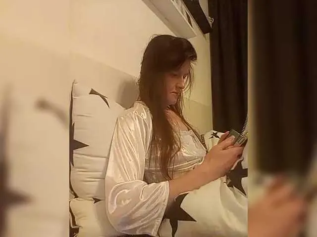 hina_porn – webcam model profile photo Image 5