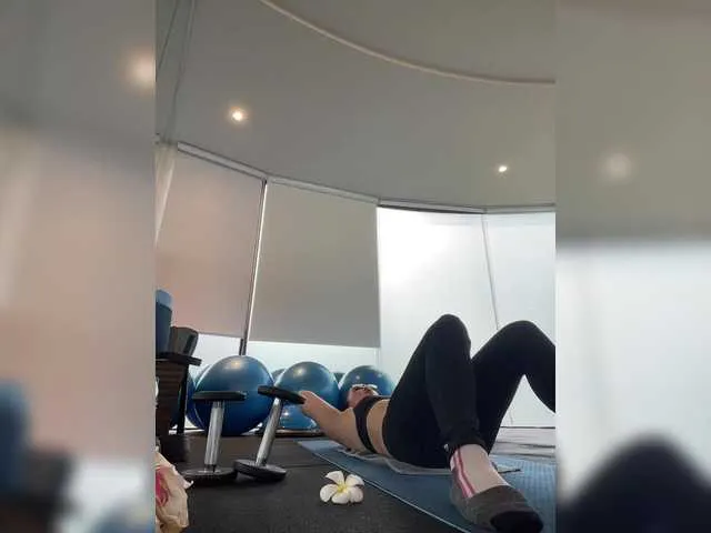 hina_porn – webcam model profile photo Image 12