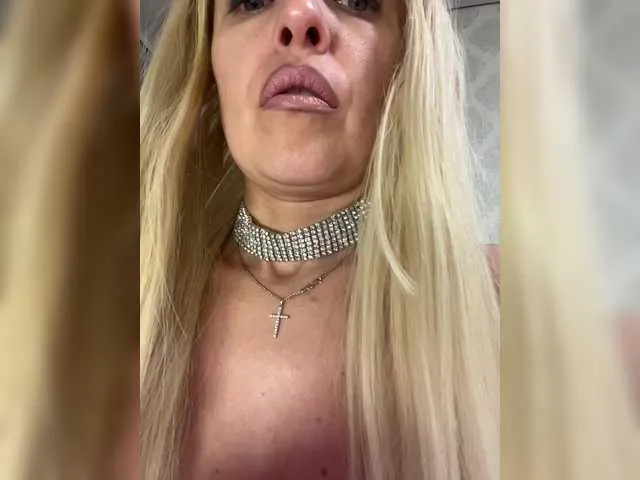 Rinamay_ – webcam model profile photo Image 2