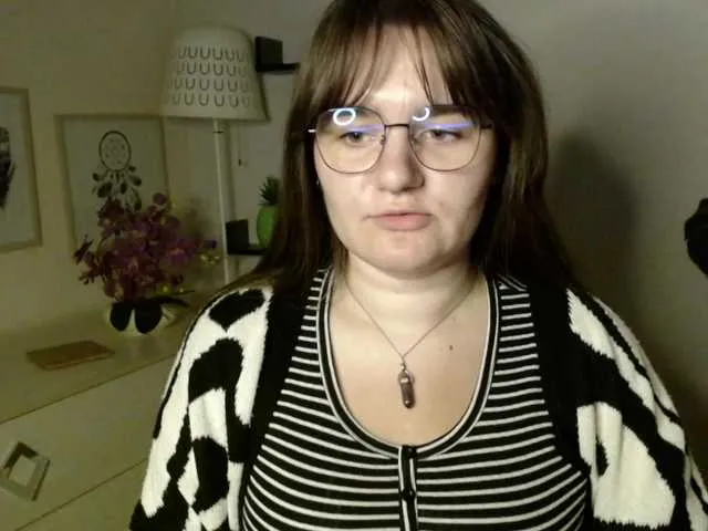 hina_porn – webcam model profile photo Image 18