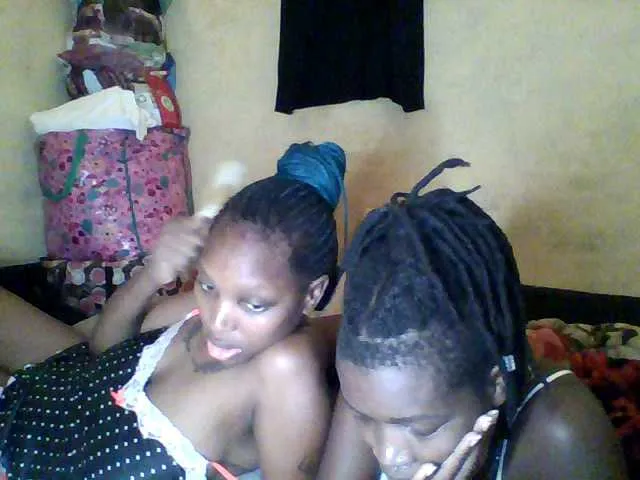 mila_glow – webcam model profile photo Image 3