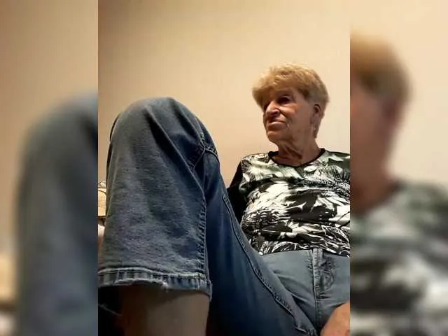 IORio2 – webcam model profile photo Image 13