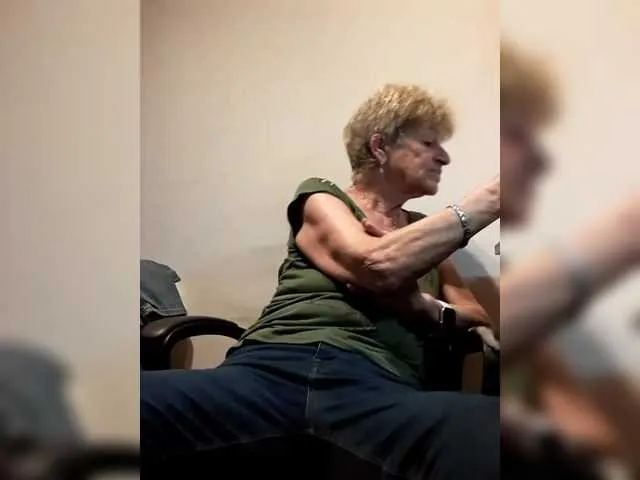 IORio2 – webcam model profile photo Image 17