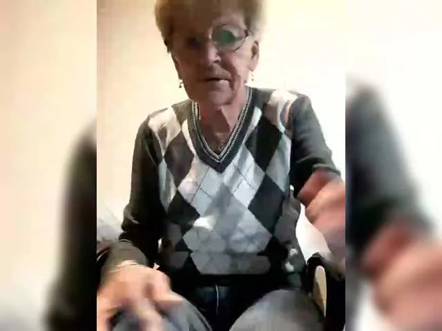 IORio2 – webcam model profile photo Image 19