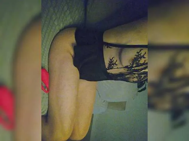 IORio2 – webcam model profile photo Image 2