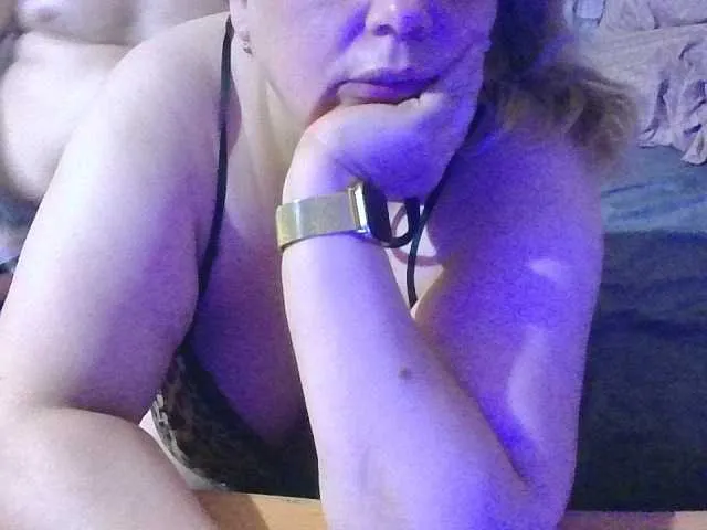 pantyless – webcam model profile photo Image 8