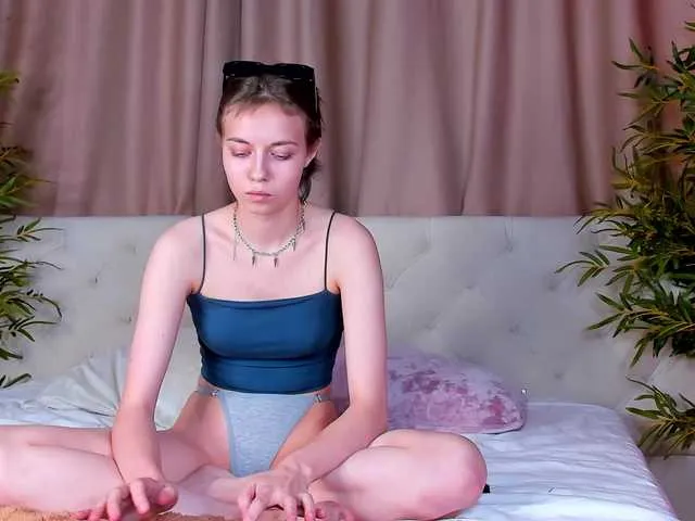 Girl-Pleasure – webcam model profile photo Image 9