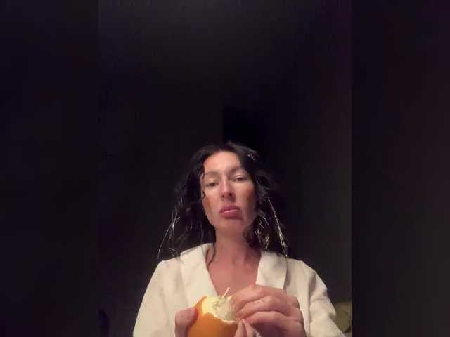 raisawetsx – webcam model profile photo Image 3