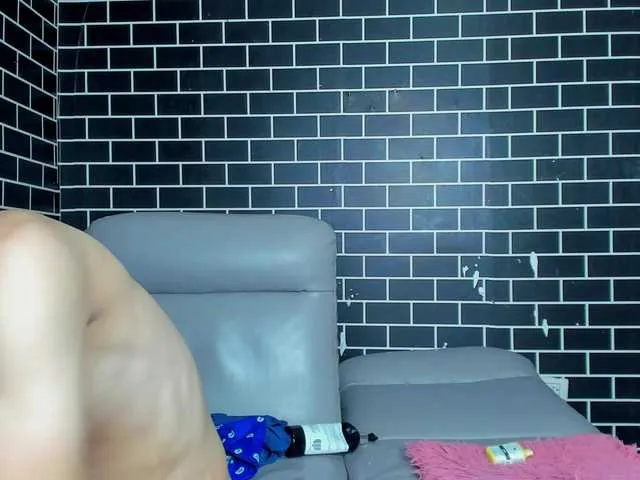 queeneliaa_ – webcam model profile photo Image 5