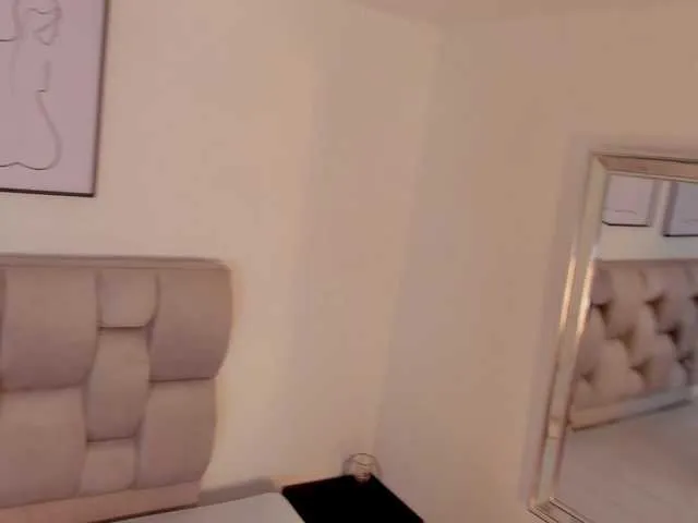 zoe_koller – webcam model profile photo Image 19
