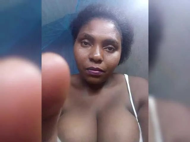 Prueberry – webcam model profile photo Image 8