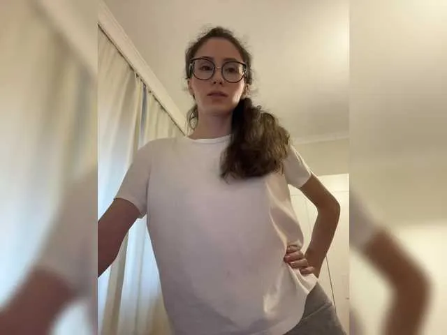 _roxy_1 – webcam model profile photo Image 9