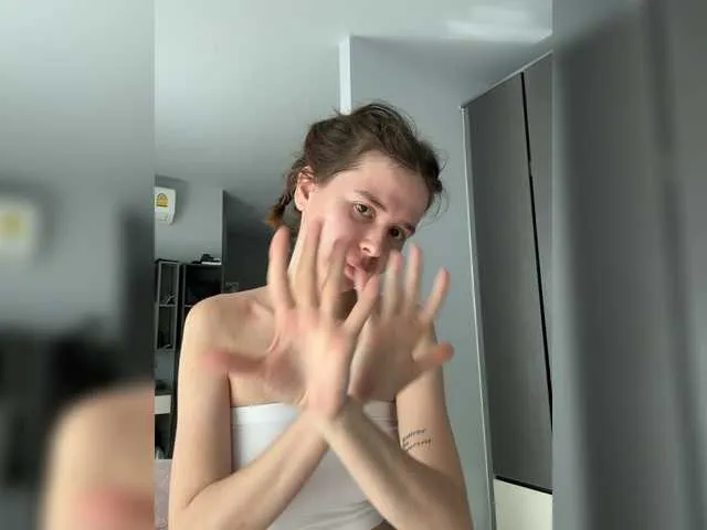 lynn9000 – webcam model profile photo Image 2