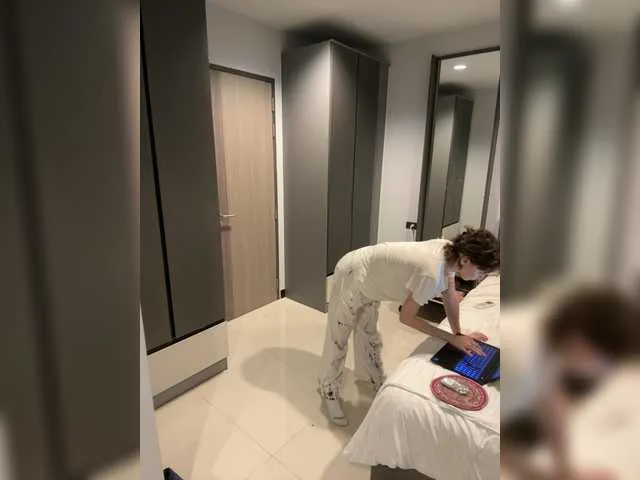 lynn9000 – webcam model profile photo Image 4