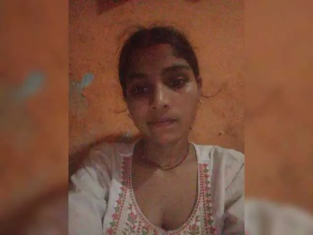 Tunnidelhi – webcam model profile photo