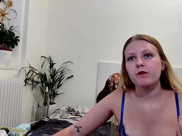 lunar_sofia – webcam model profile photo Image 15