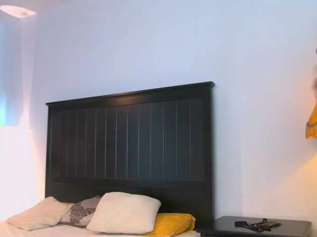 cindefucknrella – webcam model profile photo Image 6