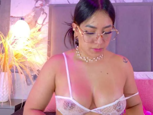 hina_porn – webcam model profile photo Image 10