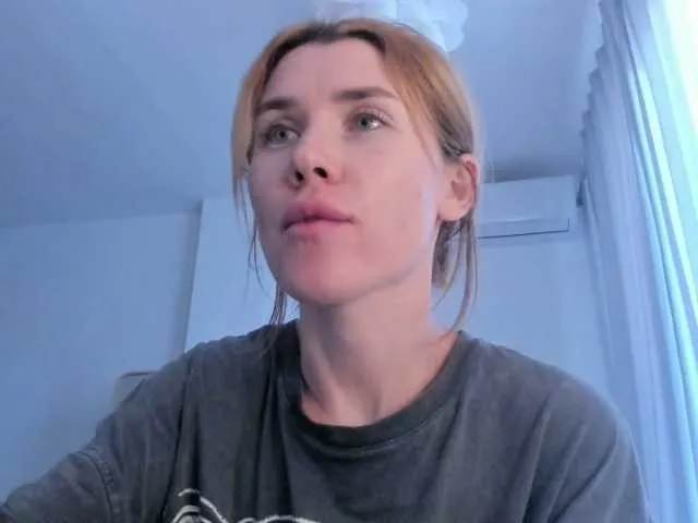 Enchantix – webcam model profile photo Image 12