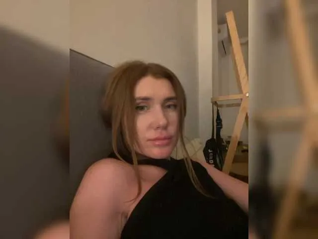 Enchantix – webcam model profile photo Image 2