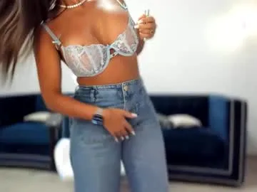 tviks – webcam model profile photo Image 9