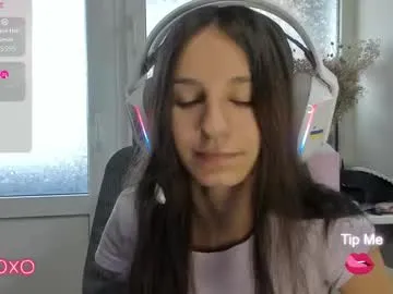 zui_lu – webcam model profile photo Image 7