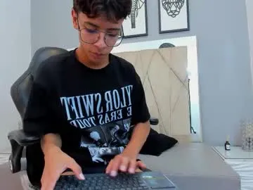 lynn9000 – webcam model profile photo Image 12