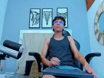 lynn9000 – webcam model profile photo Image 4