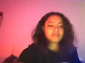 scarlethroa – webcam model profile photo Image 4