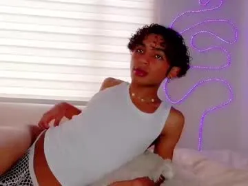 little_effy18_ – webcam model profile photo Image 3