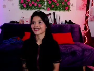 tviks – webcam model profile photo Image 15