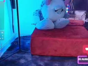 tviks – webcam model profile photo Image 2