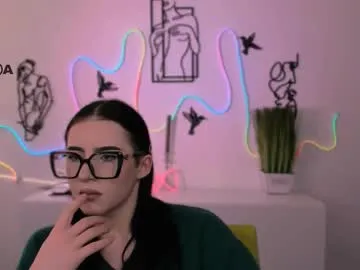 IORio2 – webcam model profile photo Image 3