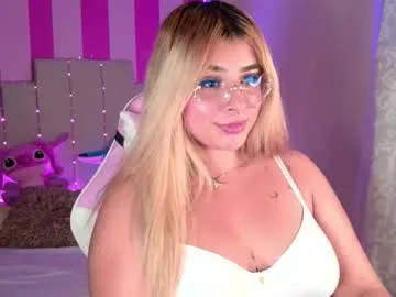 cindefucknrella – webcam model profile photo Image 3