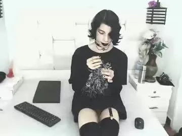 IORio2 – webcam model profile photo Image 15