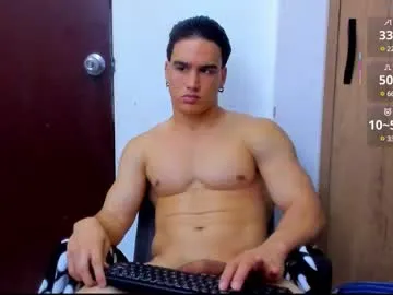 TOP_po – webcam model profile photo Image 9