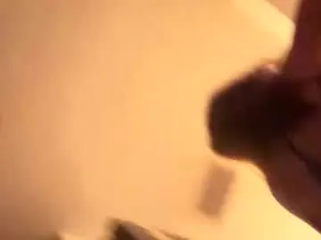 TOP_po – webcam model profile photo Image 3