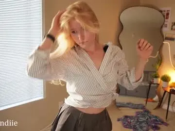bestblondiiecb Image 10