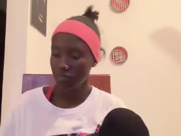 maylin_hornyy19 – webcam model profile photo Image 17