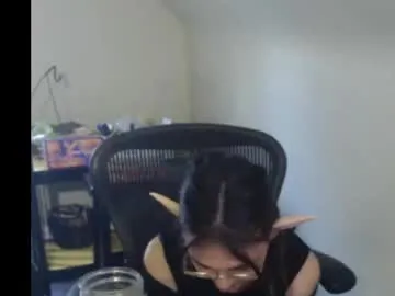 little_effy18_ – webcam model profile photo Image 4